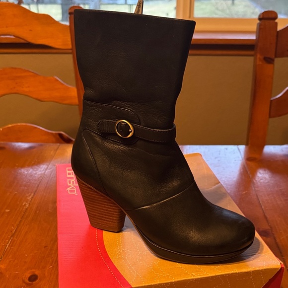 Dansko Marietta Burnished Nubuck Boot. Brand new with box. Only tried on once. - Picture 6 of 6